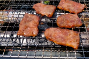 ダイソーのそのまま捨てられるBBQ用の網便利すぎてワロタ
