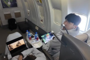 ソンフンミン、飛行機内でBLEACHのアニメを見ているところを激写されるｗ