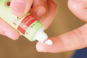 【衝撃事実】医師「大多数の人は間違えてるけど『塗り薬の塗り方』は“薄く伸ばして塗るのではなく◯◯◯”」　→　ネット中に衝撃走る！　「知らなかった、そんなの…」