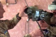 【軍事】VRを使ってMANPADSをトレーニングするウクライナ兵の動画。