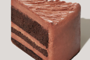スタバの『チョコレートケーキ』に異物混入の恐れがあると発表「お召し上がりにならずに連絡を」