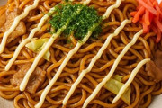 焼きそばにマヨネーズ入れる奴ｗ