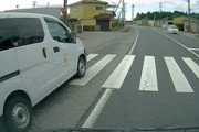【動画】横断歩道の歩行者に誰も止まらないどころか無茶な追い越しまでする栃木県。