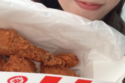 【KFC】ガーリックホットチキンが美味しすぎて逆に小田さくらのことが好きになってきたんだが