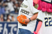 スタン・ハンセンさん、オリックスの始球式に登場して「ユーーーーーース！」と絶叫