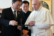 【韓国】文大統領、ローマ教皇に訪朝を提案 ... 教皇「招待されれば喜んで行く」韓国の反応