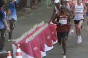 【悲報】マラソン男子で、給水所の水を全て破壊するヤバい選手現る（動画あり）