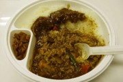 カレーを混ぜて食うのはマナーが悪い←これがちで意味不明なんやが