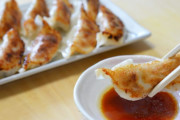 餃子のタレ（醤油＋酢＋ラー油）にニンニクを入れているの見たんだけどあれ美味しいの？