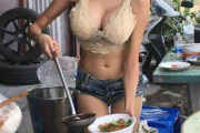 【画像あり】タイの屋台のドスケベお姉さんｗｗｗｗｗ