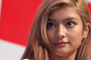 ローラ、アマゾンの大規模火災に悲痛コメント！「とてもショックをうけました。」「みんなでリポストをしてシェアしましょう！」