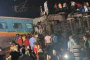 インド東部で列車同士が衝突する事故、少なくとも207人が死亡…近年で最大級！