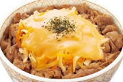 ワイ「3種のチーズ牛丼を頼むと陰キャ扱いされてしまう…せや！！」