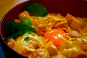 【画像あり】丼ぶり頼んだらゴム手袋入っててワロタｗｗｗｗ