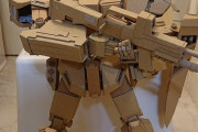 こいつ...動くぞ！ダンボールと接着剤だけで作ったガンダムが凄すぎたｗｗｗ