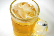 「邪道」「薄くならない？」　ビールに“氷”を入れて飲むのはアリ？　メーカーに聞く