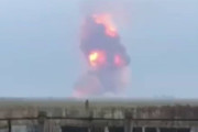 前線から200km以上離れたクリミアで再び爆発、弾薬庫と変電所が炎上