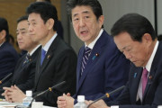 安倍首相、高齢者の「限定免許」導入に向け検討指示