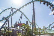 【速報】USJのフライングダイナソーがトラブルで緊急停止し乗客が取り残される