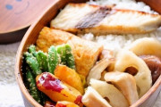 同僚の弁当がいつもうまそうで羨ましい。俺は昼カップ麺、夜は得体のしれない汚食の時も。どうしてこうも違うのか…