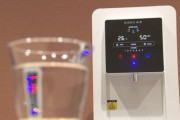 【一石二鳥】コンセントのみで稼働。空気中の湿気から飲み水を作るウォーターサーバー。