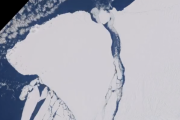 【緊急】　南極の氷、割れるｗｗｗｗｗｗｗｗｗｗｗｗｗ(画像あり)