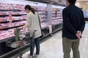 【悲報】買い物中 後ろをただついてくるお父さん、ガチで嫌われていたｗｗｗｗ