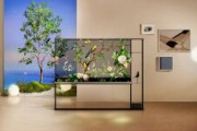 LG、“世界初”透明な4K有機ELテレビを発表