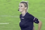 【画像】海外サッカーの女子審判、ヤバすぎる