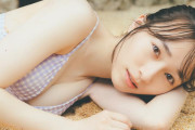 ドキッとする視線！櫻坂46守屋麗奈、お気に入りの水着で撮影した1st写真集先行カット解禁