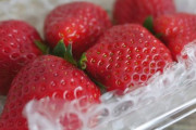 洗う前にヘタを取らないで！いちごの食べ方、意外と知らないルールがヤバいｗｗｗｗｗ