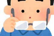【あるあるｗ】メガネ屋「レンズ拭くときは必ずこの布使ってくださいね～」 ワイ「ん、分かった」