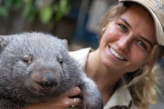 【画像】オーストラリアの動物園「台風の影響で2ヶ月閉鎖します」ウォンバット「鬱だ死のう…」