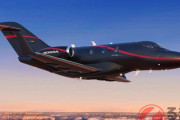 ホンダが「黒い新型機」世界初公開！ 木目フロア採用＆航続距離向上した「Honda Jet Elite II」を米国で発表