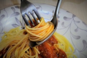 イタリア人「何で日本人はスプーンの上でパスタくるくるしてんの？それがマナー？はぁ？」