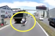 【埼玉】自殺？日光街道でヤバい自転車乗りが撮影される。