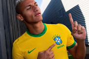 ブラジル代表、2020新ユニフォームを発表！「NEWエンブレム登場」