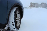 スタッドレスタイヤ履いてれば雪道の坂道も普通に登れるの？