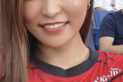 小島瑠璃子さんが浦和vsパリSGを観戦! ユニ姿に反響「まさかの…」「あまり見たことない」「ずっと眺めていたい」