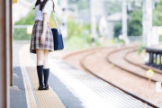 【超悲報】日本の若者達、駅でとんでもない事をしてしまう・・・・