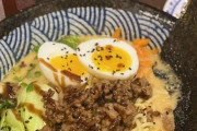 外国人「1から自分で担々麺を作ってみたので見てほしい！！」