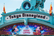 日本のディズニーランドの「退場アトラクション」がカオスすぎる！【タイ人の反応】