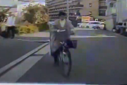 【悲報】逆走スマホ子連れ自転車女さん、全く前を見ておらず車にぶつかりそうになるｗｗｗｗｗｗｗ