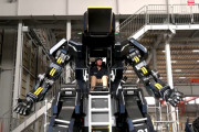 【GIF多数】韓国人「日本企業がガンダムの様な『人間搭乗ロボット』を開発！」4億円で販売も‥ﾌﾞﾙﾌﾞﾙ　韓国の反応