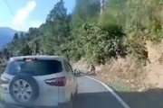 【動画】山道から深い谷に転落して1人が亡くなった事故のドラレコ。