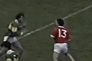 【動画】1980年のサッカー、あまりにも激しすぎる