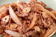 なんで豚キムチ定食ばっかりで牛キムチ定食は無いんや？