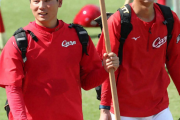 カープ森浦が栗林と自主トレへ！"栗林塾"で直球磨く「どんな意識で投げているのか聞きたい」