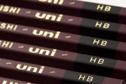 今時の小学校では、鉛筆の主流が『HB』から『2B』になっていた… まさか過ぎる理由で『2B』を利用している模様