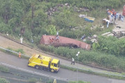 【動画】名阪国道の事故でトレーラーが転落した瞬間の映像が衝撃的・・・